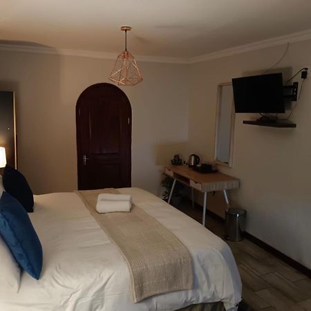 Airport Tower Lodge كمبتون بارك المظهر الخارجي الصورة