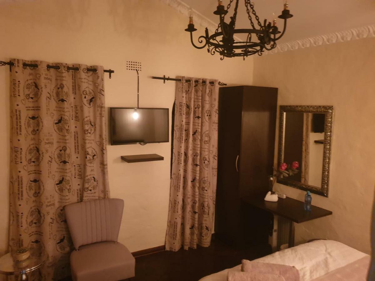 Airport Tower Lodge كمبتون بارك المظهر الخارجي الصورة