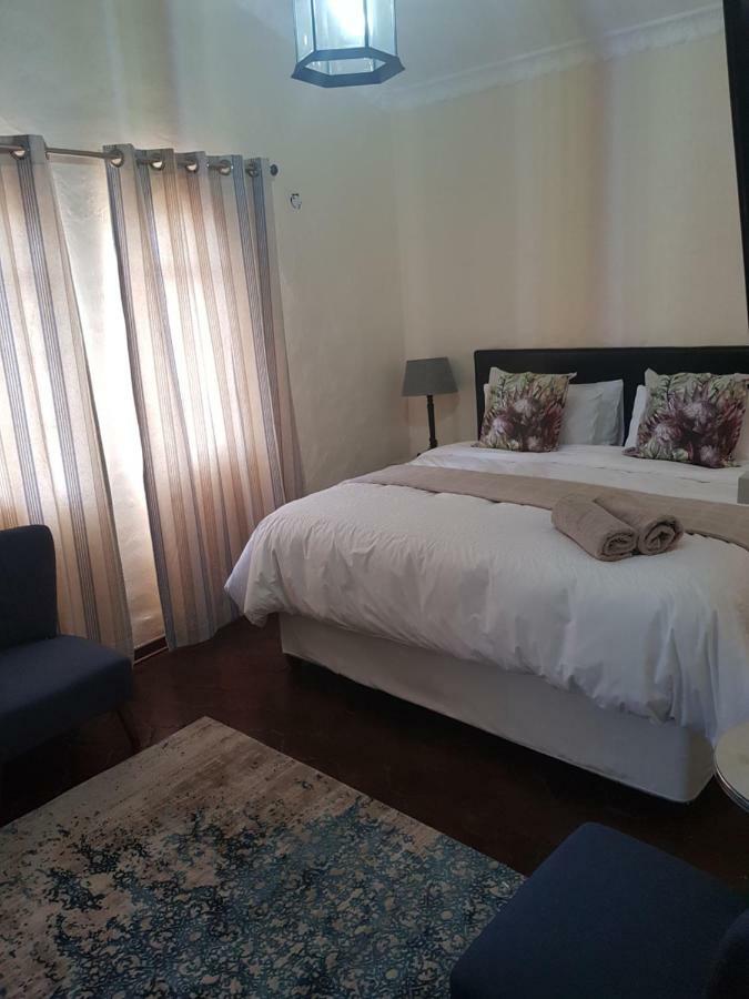 Airport Tower Lodge كمبتون بارك المظهر الخارجي الصورة